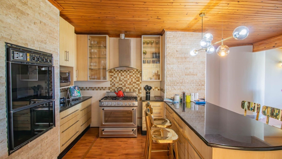 5 Bedroom Property for Sale in Beacon Bay Eastern Cape